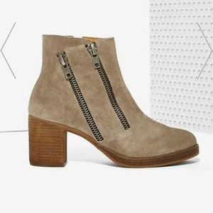 NWB …… MTNG Bea women’s ankle suede. Sz. 10.5